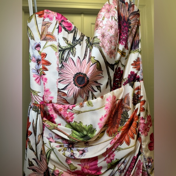 Beautiful floral print gown (@Revolve) by Katie May Size S - Picture 11 of 12